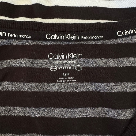 Calvin Klein | V-Neck Black & White Striped Performance Top - Picture 4 of 5